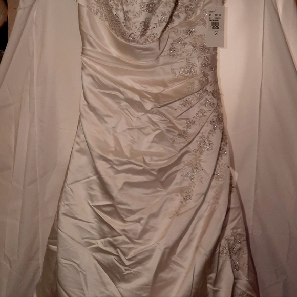 4 wedding dresses all tags new for $150 - Picture 15 of 16